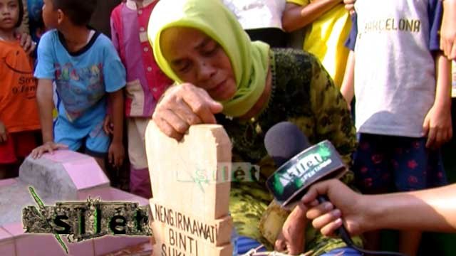 Ibunda Irma Bule Menangis Histeris Saat Nyekar ke Makam Anaknya - Silet 12 April 2016