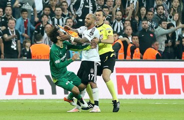 Quaresma pète les plombs et se fait expulser !