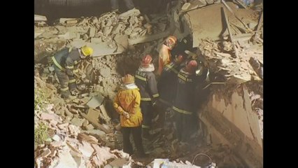 Continúa la busqueda de supervivientes en el derrumbamiento de un edificio en Shangai