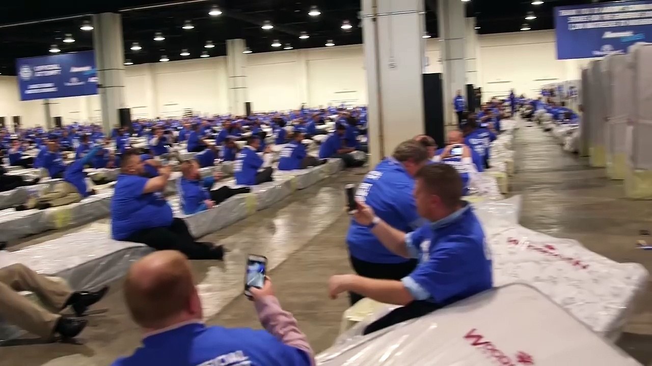 Largest human mattress dominoes - Guinness World Records