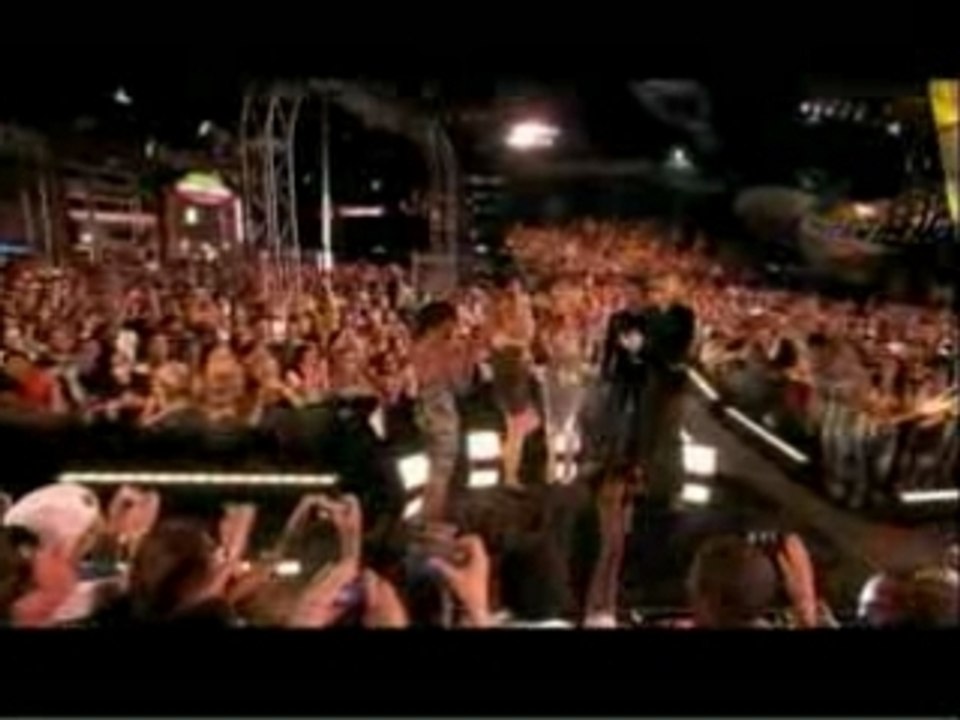 Fergie wins Best International Video @ 2007 MMVAs