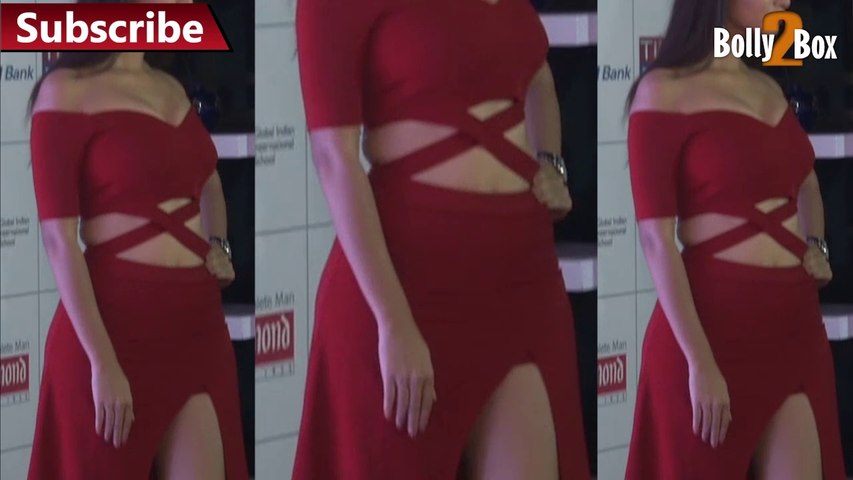 Model @ The Red Carpet Of 3rd NRI Of The Year Awards