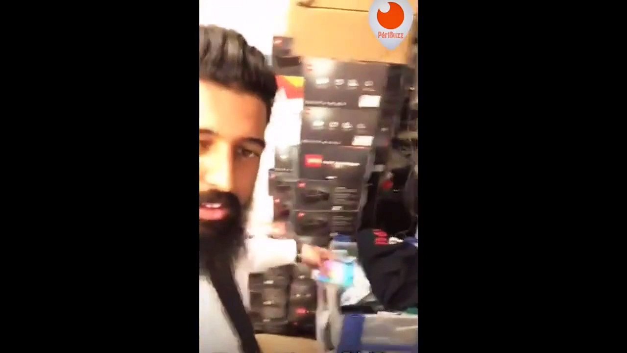 Quand deux employés cassent le téléphone d'un client désagréable