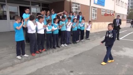 Sivas Arkadaşları Emir'in Okula Dönüşünü Kutladı