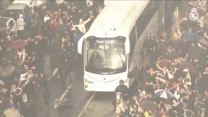Real Madrid é recebido por multidão de fãs para decisão com o Wolfsburg