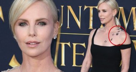 Charlize Theron Böcekli Elbise Giydi