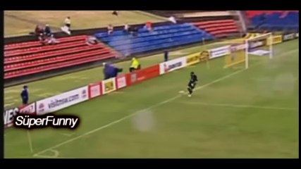 FUNNY VIDEOS- FUNNY FOOTBALL MOMENTS