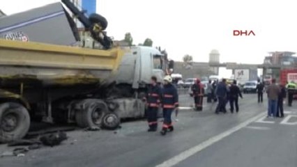 Tem Otoyolu'nun Edirne Yönü Zincirleme Kaza Nedeniyle Kapalı