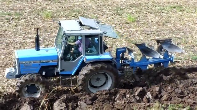 TRATTORE LANDINI 8880 con aratro Polesini