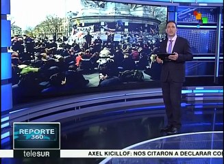 Policías franceses cercan durante la noche a jóvenes del Nuit Debout