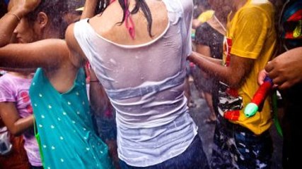 Tayland Su Bayramında 20 Bin Kişi Tutuklandı