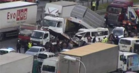 TEM'de 13 Araç Birbirine Girdi! 1 Kişi Öldü, Trafik 1.5 Saat Kilitlendi