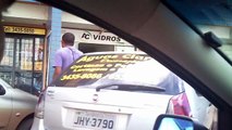 BrunoBugaloo - Passando em frente as lojas do estacionamento onde furam os pneus dos carros.mp4