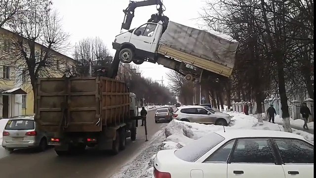 Iată ce se întâmplă dacă lași mașina prea mult timp în parcare! Nu cred că ți-ai dori așa ceva!