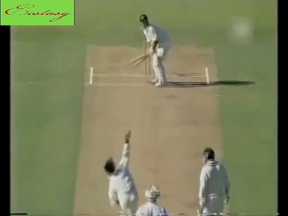 Ricky Ponting in trouble against Shoaib Akhter