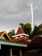 FENOMENA ALAM DI LANGIT PAMEKASAN MADURA