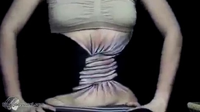 GUARDATE COSA FA CON UN PENNELLO QUESTA RAGAZZA ...