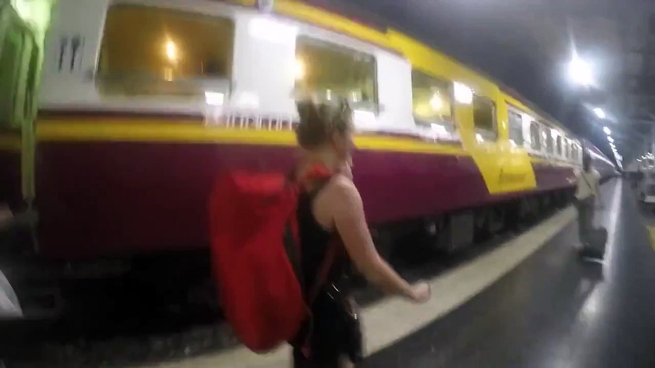 TRAVEL GUIDE: BANGKOK TO CHIANG MAI OVERNIGHT SLEEPER TRAIN