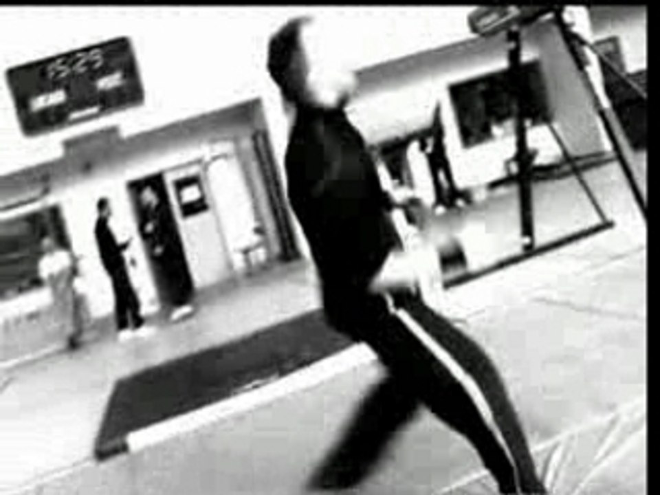 Cyril Rafaelli (Parkour) - Street