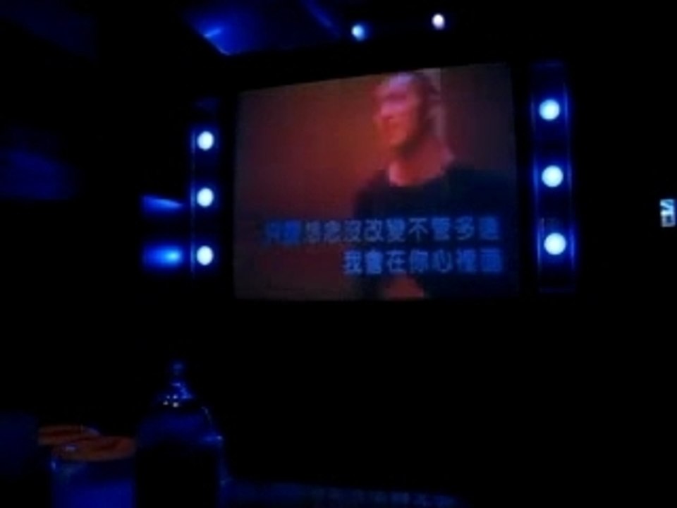 啟翔模仿黃力行唱無神論