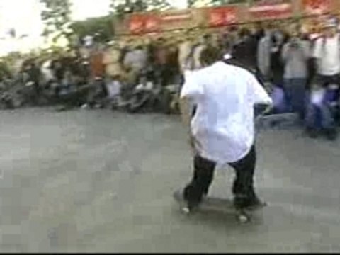 Paul Rodriguez versus Eric Koston in SKATE 2003
