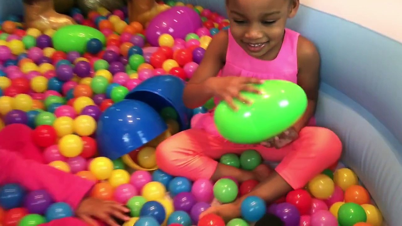 Kids Opening Paw Patrol Giant Egg Surprise Eggs + Big Chase Toy Ball Pit - Race Cars دورية المخلب