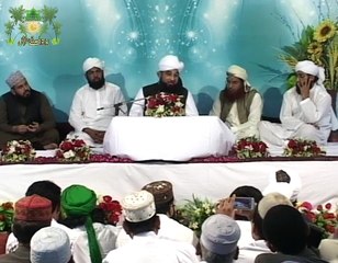 " Camera ki Aankh apko dekh rahi hai "