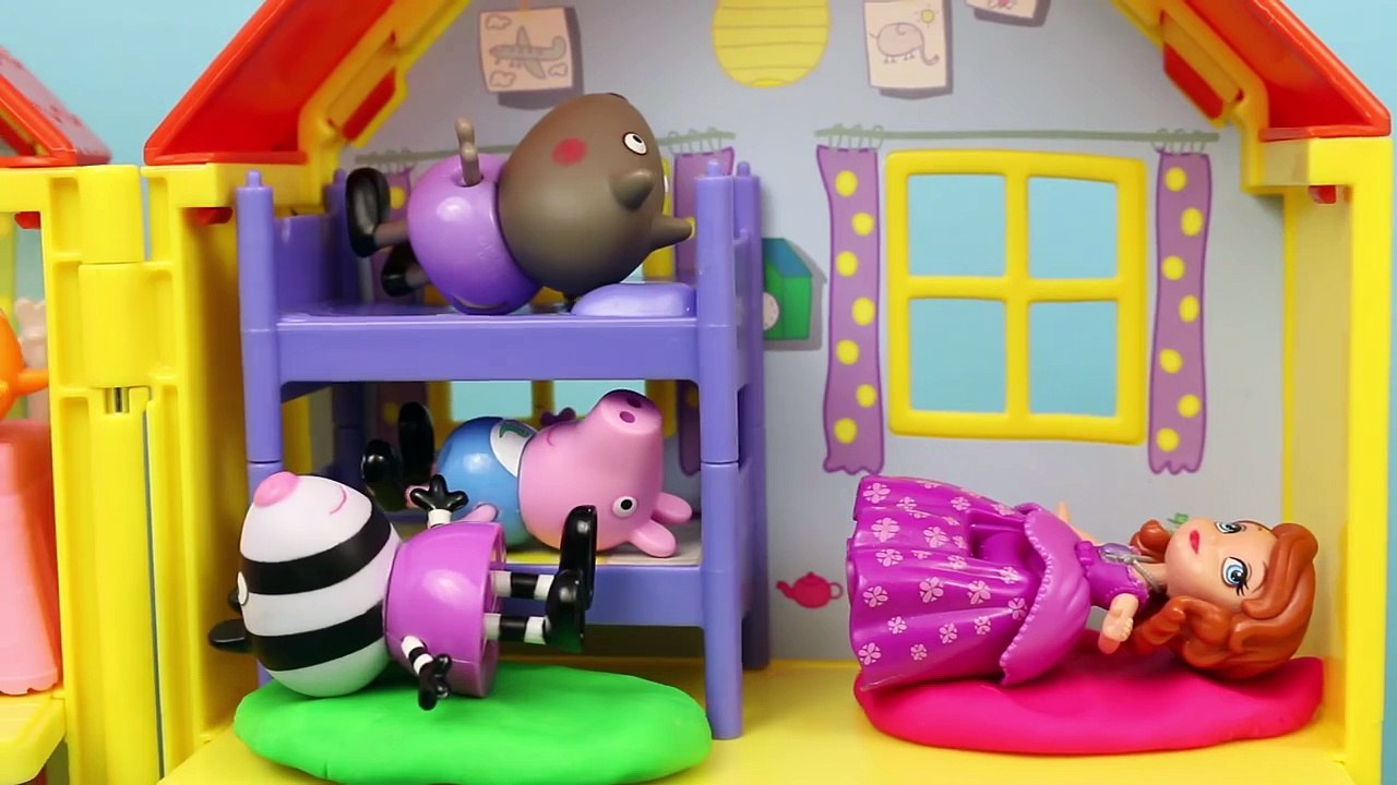 Peppa Pig and Sofia The First SLEEPOVER Slumber Party THUNDERSTORM Play-Doh Muddy Puddles
