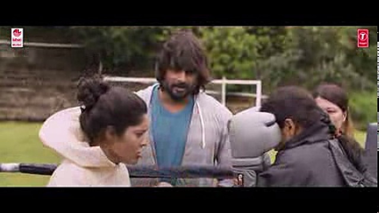 Ey Sandakaara Video Song -- -Irudhi Suttru- -- R. Madhavan, Ritika Singh - +92087165101