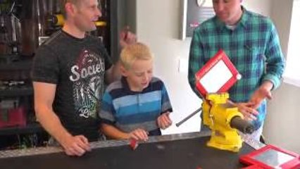 Etch A Sketch What's inside an Etch A Sketch 2016