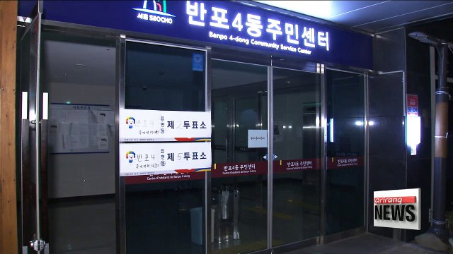 Election 2016: earlybirds start voting in Seoul's Seocho-gu district