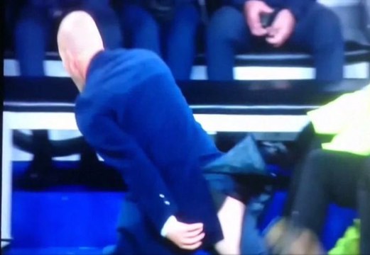 Ligue des Champions: Zinedine Zidane craque son pantalon