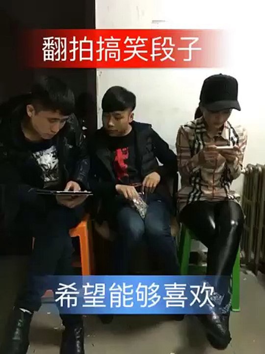 girl catch the boy in open