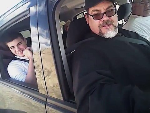 Arreté par la police et pisté par une brigade de chats - Poisson d'avril de la police des USA