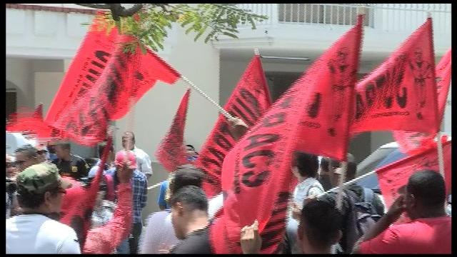 Sindicatos panameños protestan frente a las oficinas de Mossack Fonseca