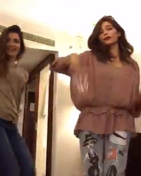 Humaima Malik Having Fun With Pakistani Fashion Models