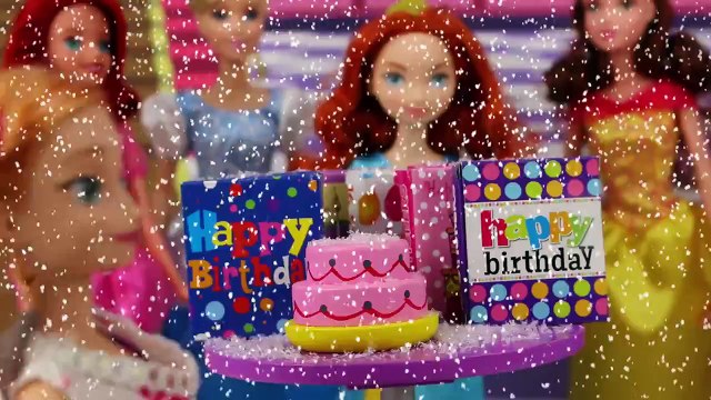 Elsa Freezes Disney Princesses at Frozen Annas Birthday Party. DisneyToysFan