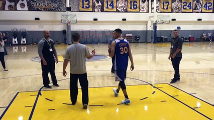 Stephen Curry perd contre Joe Smith of Angels au PIG