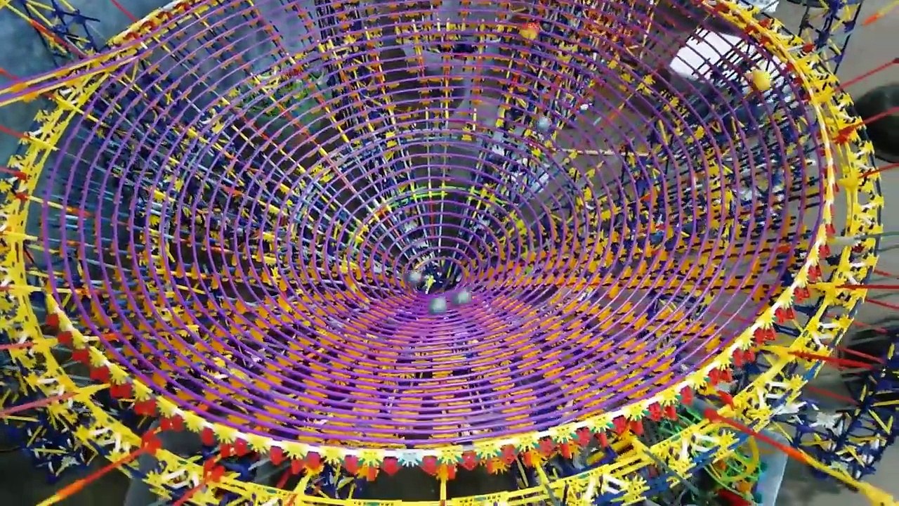 Guinness Record : Le plus grand parcours à boule de K'nex avec 126,285 morceaux !