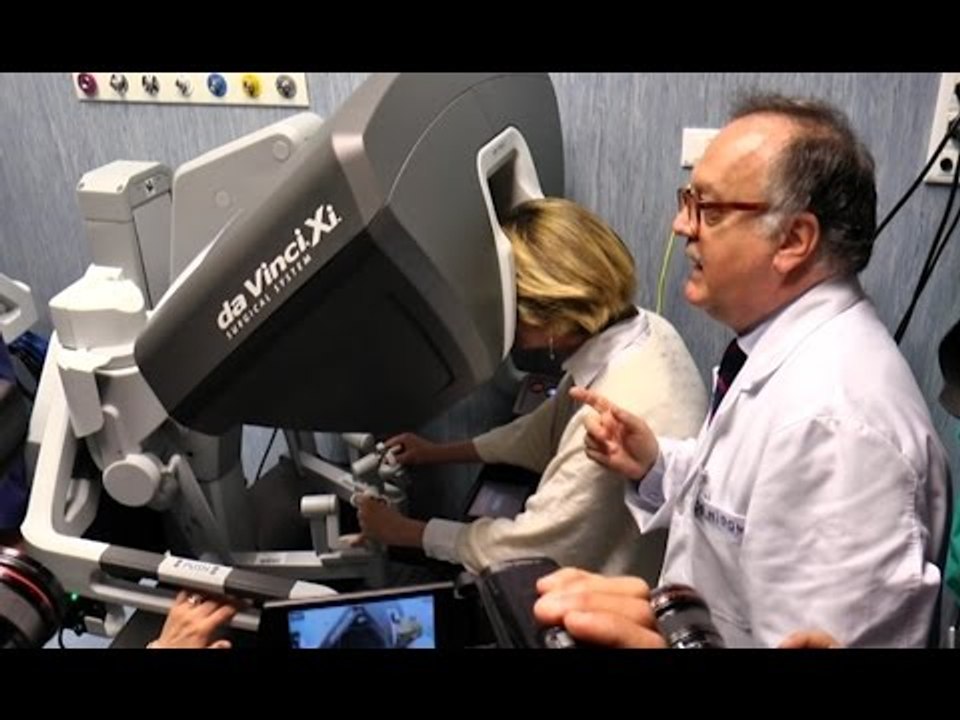 Napoli - Il ministro Lorenzin inaugura nuovo robot al Policlinico (11.04.16)
