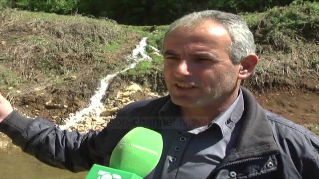 Mat, dëmtohet kanali vaditës, protestojnë banorët - Top Channel Albania - News - Lajme