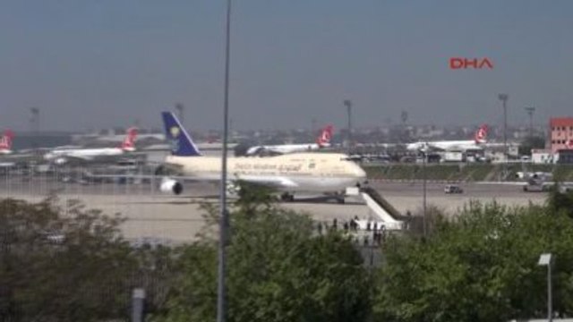 Kral Selman 50 Lüks Araçlık Konvoyuyla Atatürk Havalimanı'ndan Ayrıldı 1