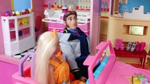 Disney Frozen Elsa Doll with Superhero Spiderman and Shopkins at Barbie Mall with Barista Barbie