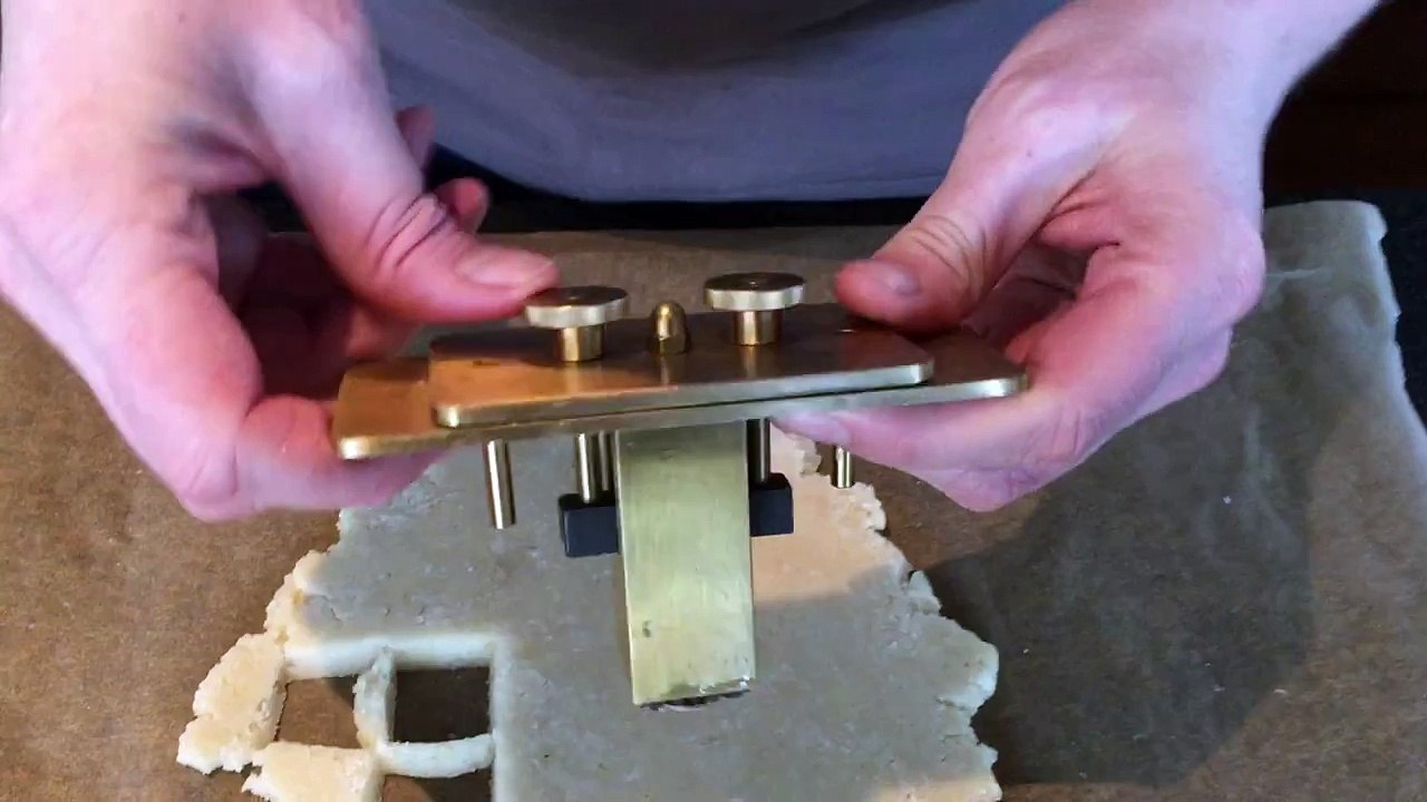 Wie mache ich Königsberger Marzipan mit der Dedy Marzipanstanze ?