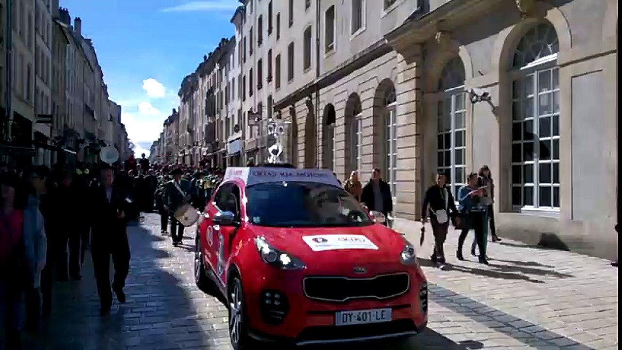 La coupe de l'UEFA parade dans Nancy