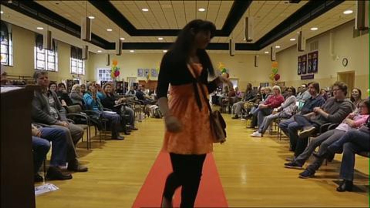 "Etats-Unis, enfants jetables", défilé de mode d'enfants voulant se faire adopter