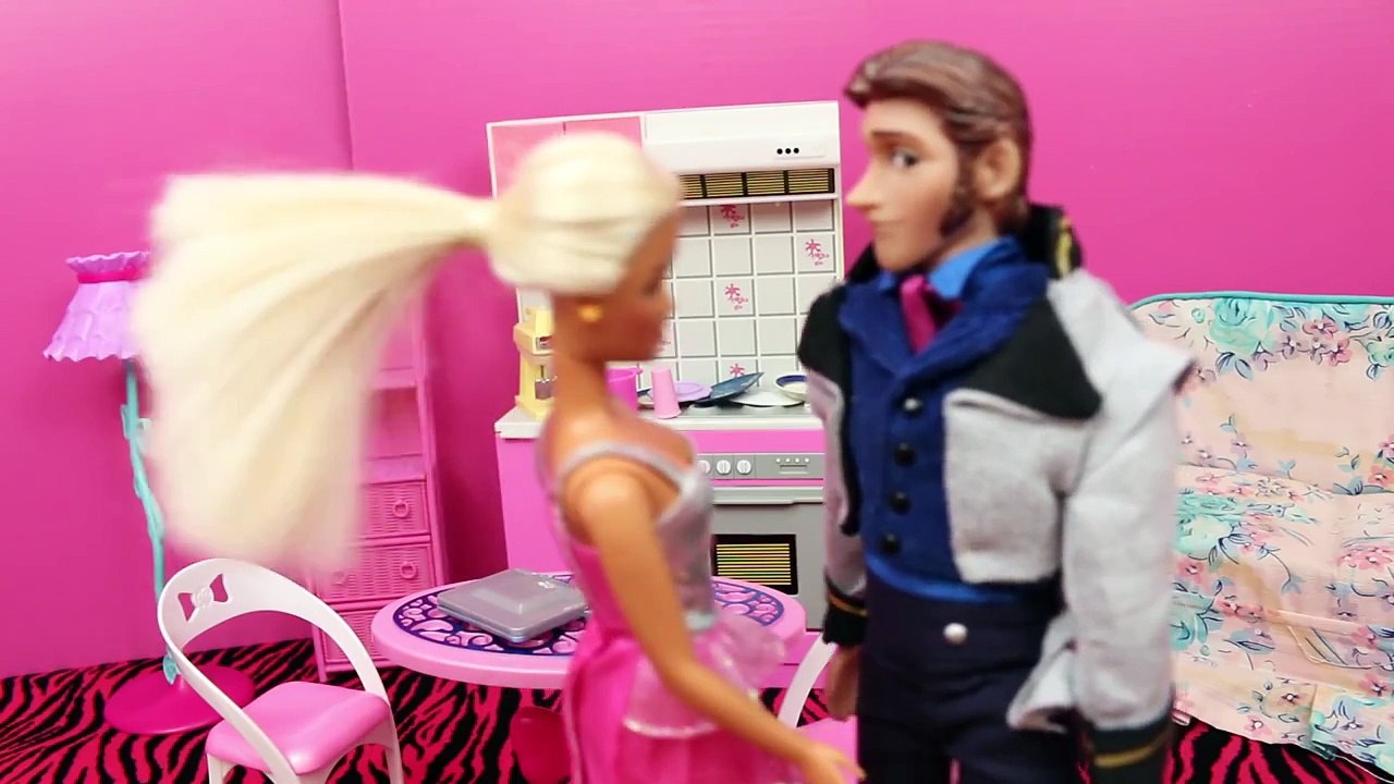 BARBIE PREGNANT!!!! Oh-No!!! Brunette Elsa, Anna, Hans and Frozen Kids Felicia Shocked DisneyCarToys