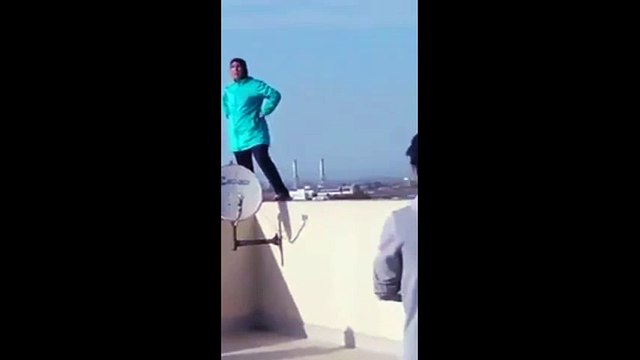 ‫خطييييير.... فيديو صادم لزوجة قائد الدروة تحاول الإنتحار زوج يضبط قائد الدروة في غرفة نومه 1 ‬ - YouTube