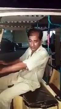 This Rickshaw Driver’s Song is Going Viral in India and Social Media