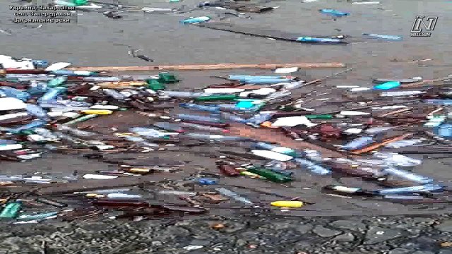 Украина, Закарпатье, село Запеределье, загрязнение реки Река!